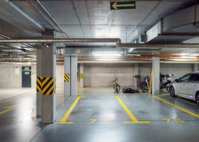 Modern Living With Garden And Parking דירה ורשה