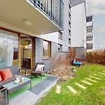 Lägenhet Modern Living With Garden And Parking