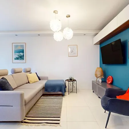 Modern Living With Garden And Parking Apartment Warsaw
