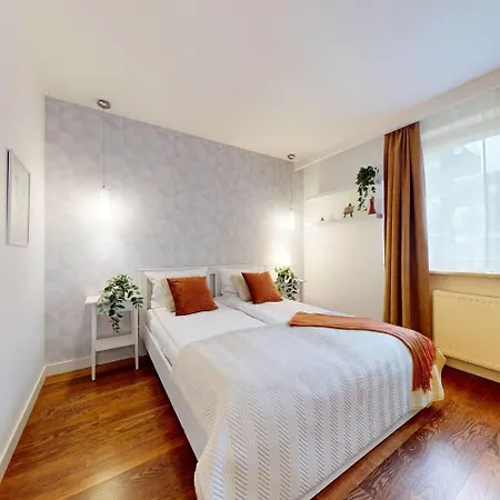 Modern Living With Garden And Parking Warsaw