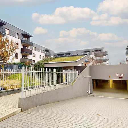 アパート Modern Living With Garden And Parking ワルシャワ