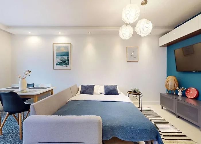 Modern Living With Garden And Parking * ワルシャワ