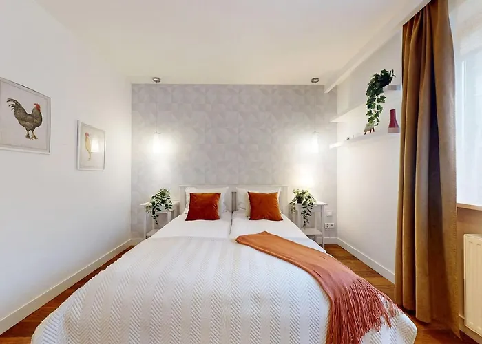 Modern Living With Garden And Parking * ワルシャワ