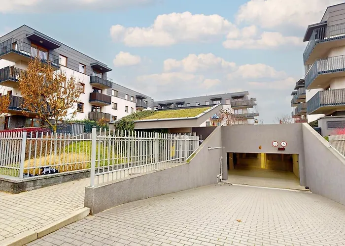 アパート Modern Living With Garden And Parking ワルシャワ