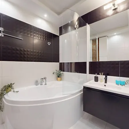 Modern Living With Garden And Parking Varsovie