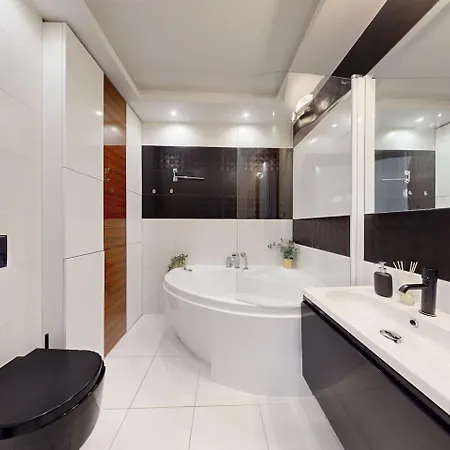 Modern Living With Garden And Parking Varsovie